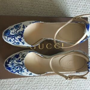 New in Box $800 Gucci Women's Cream and Blue Espadrilles